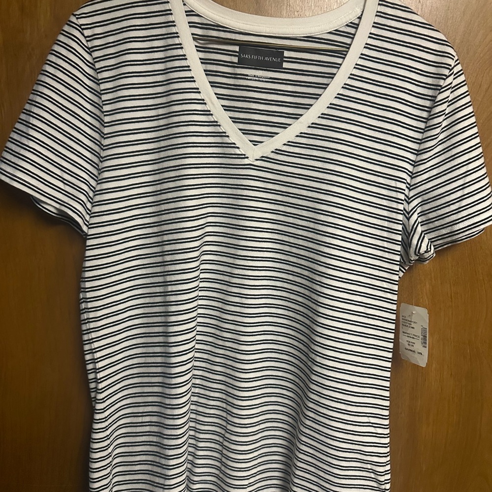 Saks Fifth Avenue s/s t-shirt NWT